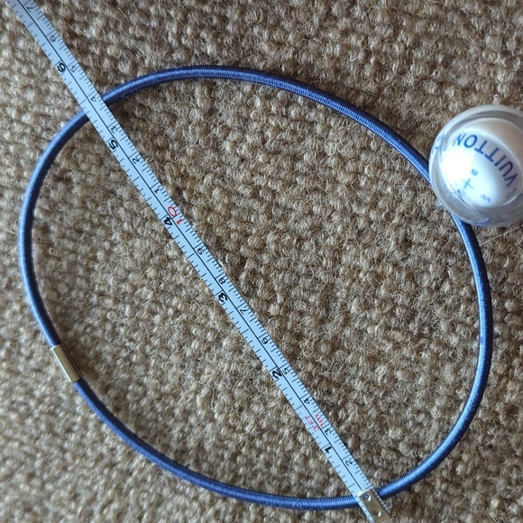 Louis Vuitton - Picture 7 of 8